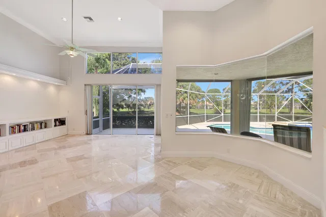 Monarch Country Club Residence photo 23
