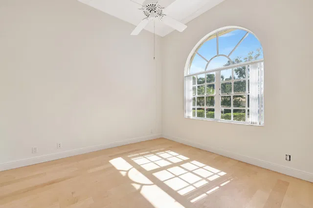 Monarch Country Club Residence photo 41