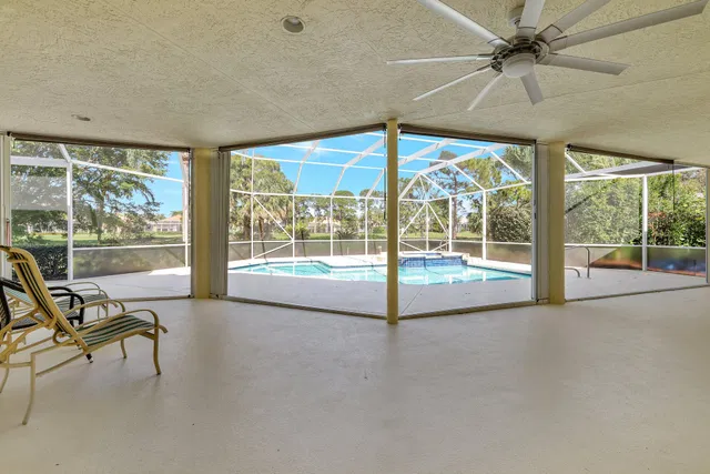 Monarch Country Club Residence photo 51