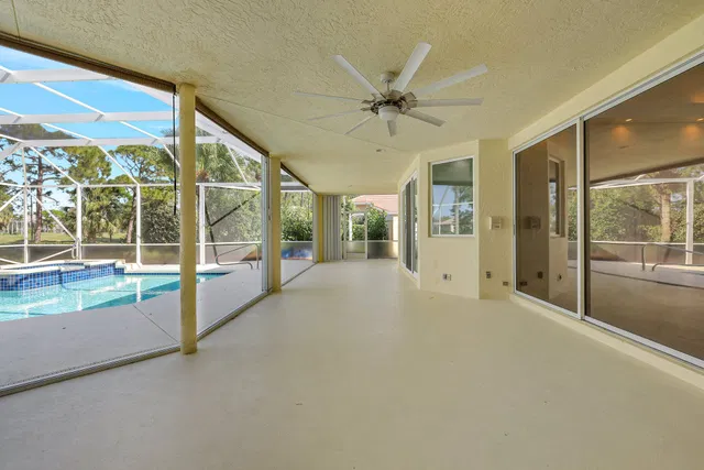 Monarch Country Club Residence photo 53