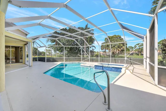 Monarch Country Club Residence photo 56