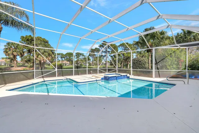 Monarch Country Club Residence photo 57