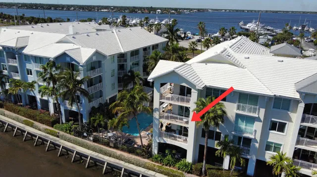 Harborage Yacht Club Unit 304 photo 2