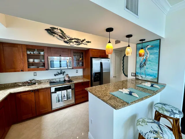 Harborage Yacht Club Unit 304 photo 10