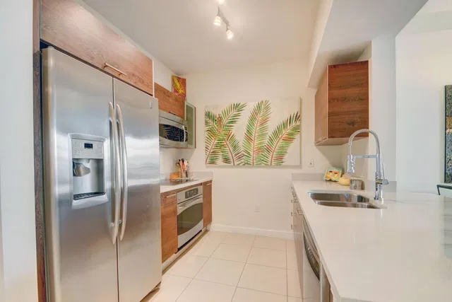 City Palms Unit 203 photo 6