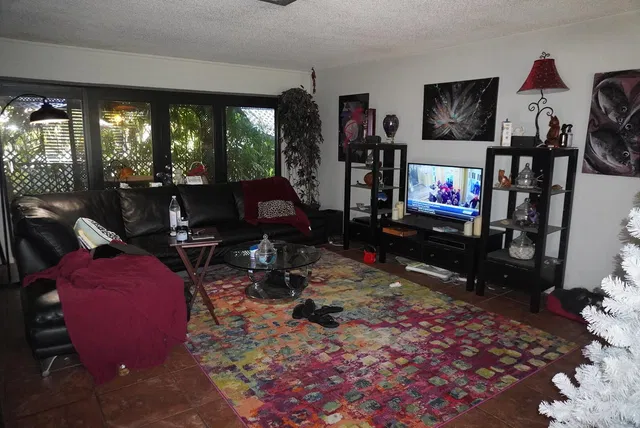  Residence photo 6