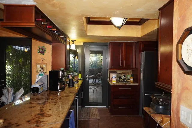  Residence photo 14