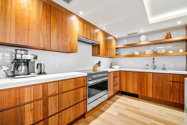 Island House Condos Unit 5c photo 4