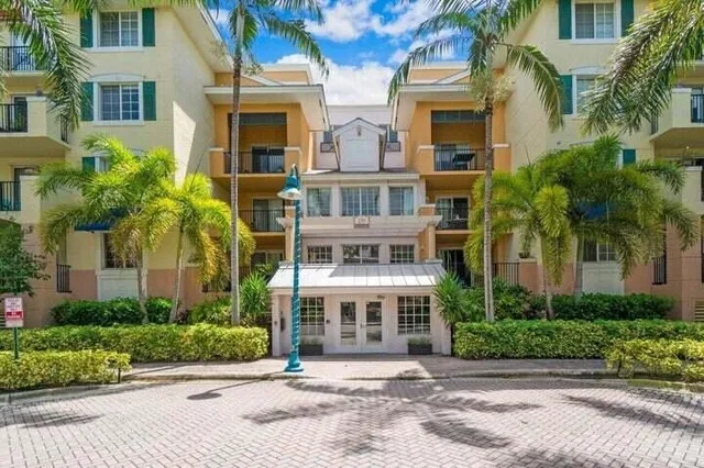 Pineapple Grove Village Condominiums Unit 405 photo 2