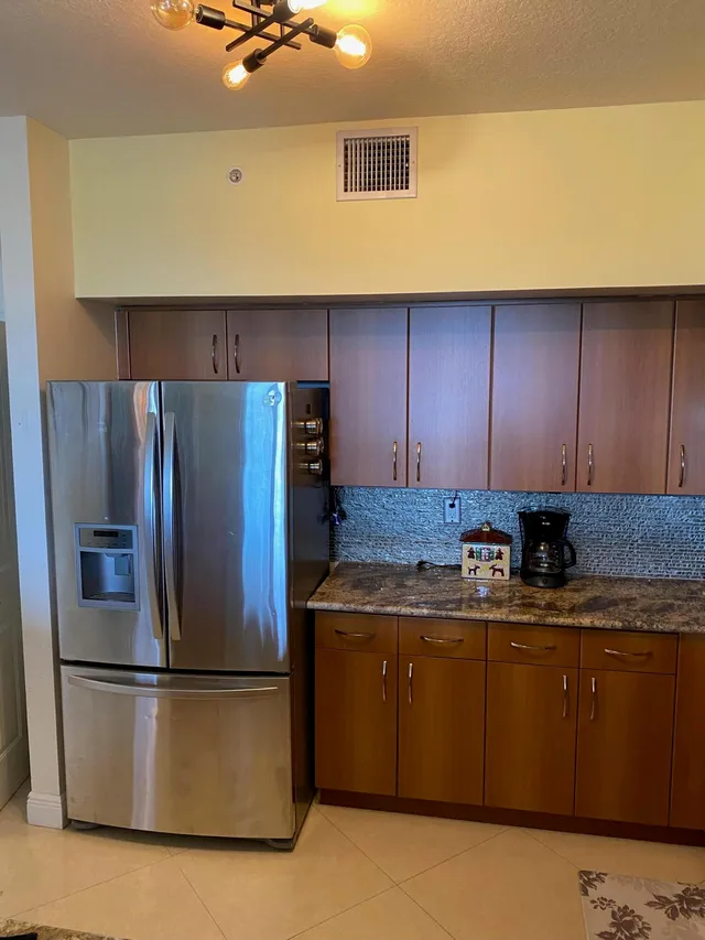 Pineapple Grove Village Condominiums Unit 405 photo 4