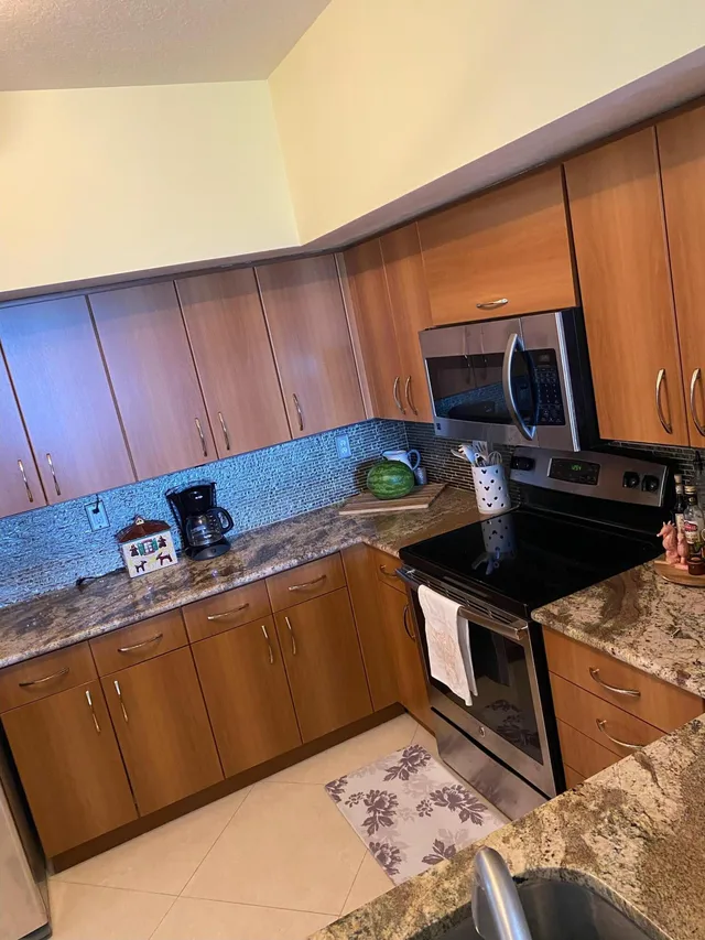 Pineapple Grove Village Condominiums Unit 405 photo 5