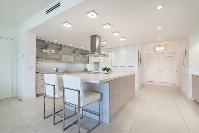 Sloan's Curve Palm Beach Unit 203n photo 8