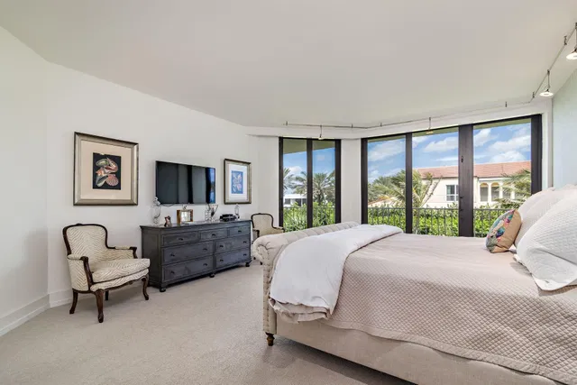 Sloan's Curve Palm Beach Unit 203n photo 17