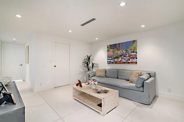 Sloan's Curve Palm Beach Unit 203n photo 19