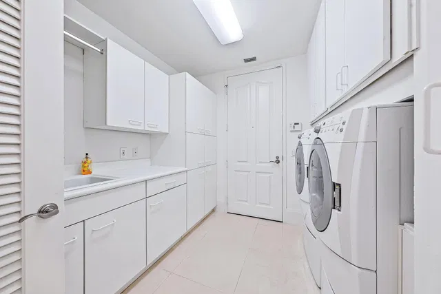 One Watermark Place Unit 201 photo 31