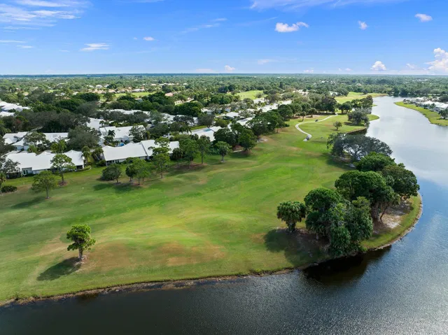 Monarch Country Club Residence photo 9