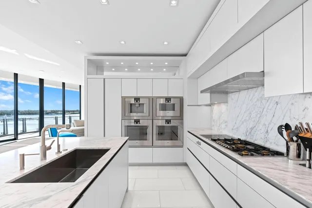 The Bristol Palm Beach Unit 602 photo 16