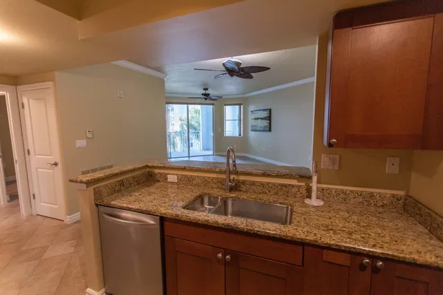 Harborage Yacht Club Unit 304 photo 8