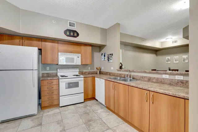 Pineapple Grove Village Condominiums Unit 1304 photo 4