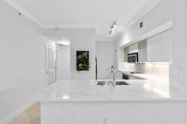 The Astor Unit 311 photo 8