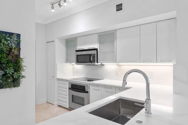 The Astor Unit 311 photo 9