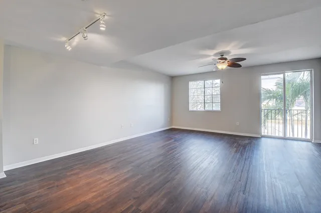 Pineapple Grove Village Condominiums Unit 4e photo 8