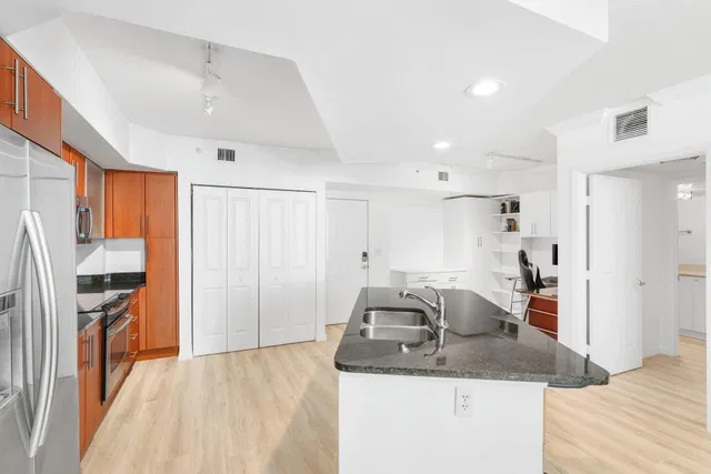 The Prado Unit 239 photo 7