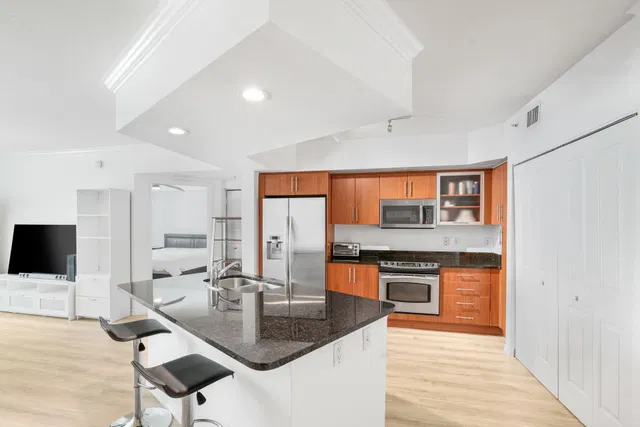 The Prado Unit 239 photo 9
