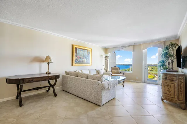 The Patrician of Palm Beach Unit 625 photo 4