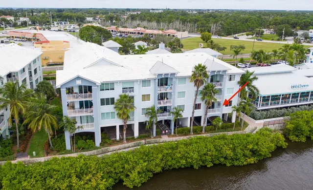 Harborage Yacht Club Unit 201 photo 3