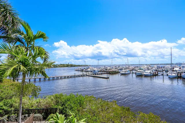 Harborage Yacht Club Unit 201 photo 36