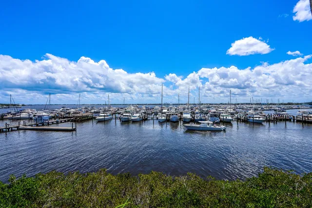 Harborage Yacht Club Unit 201 photo 37