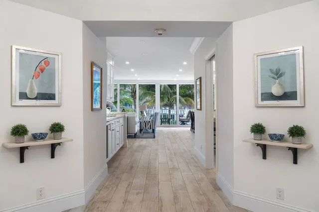 Sloan's Curve Palm Beach Unit 108n photo 2