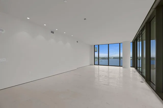 La Clara Palm Beach Unit 703 photo 4