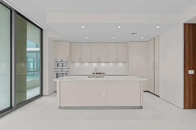 La Clara Palm Beach Unit 703 photo 5