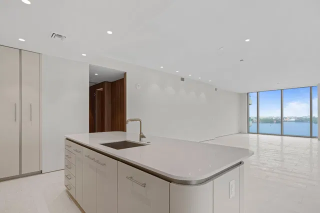 La Clara Palm Beach Unit 703 photo 10