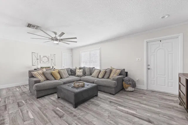 Residence photo 5