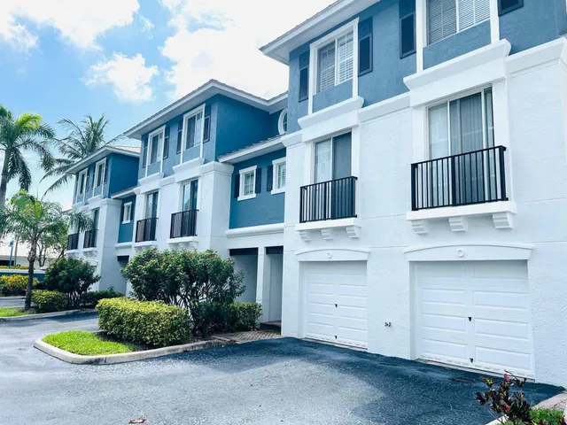 Pineapple Grove Village Condominiums Unit 5-B photo 3