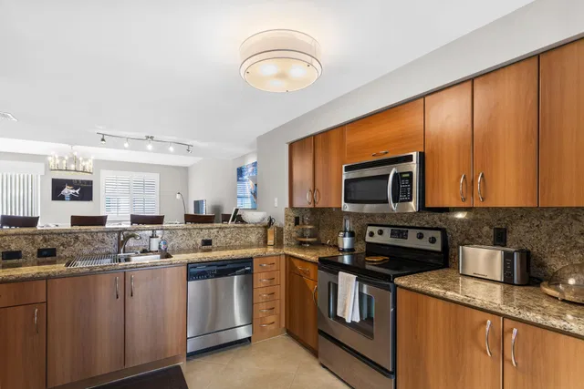 Pineapple Grove Village Condominiums Unit 5-B photo 6
