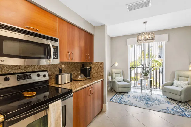 Pineapple Grove Village Condominiums Unit 5-B photo 8