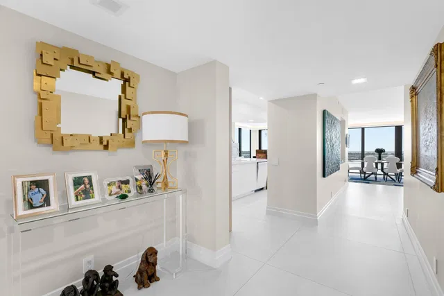 The Plaza of The Palm Beaches Unit 11ef photo 2