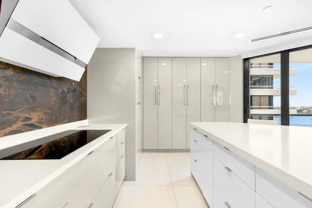 The Plaza of The Palm Beaches Unit 11ef photo 5