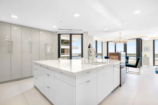 The Plaza of The Palm Beaches Unit 11ef photo 6