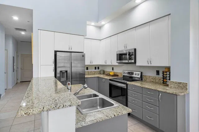 One City Plaza Unit 202 photo 2