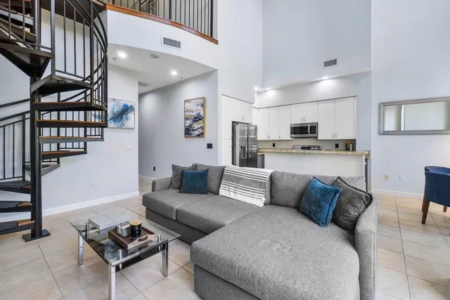 One City Plaza Unit 202 photo 4