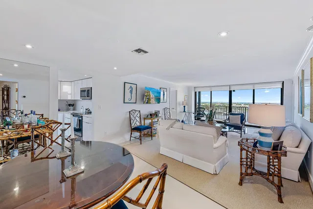 Trianon Unit 1401 photo 5