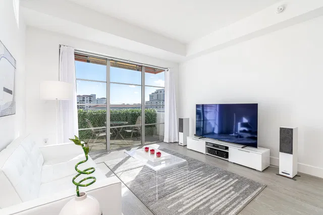 Tower 155 Unit 818 photo 6