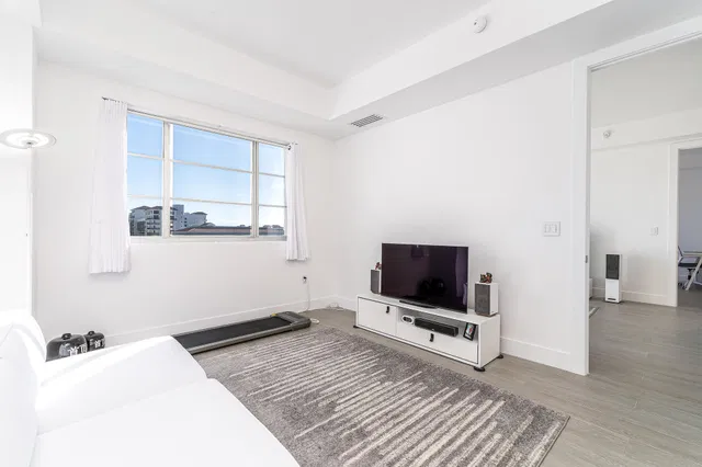 Tower 155 Unit 818 photo 18