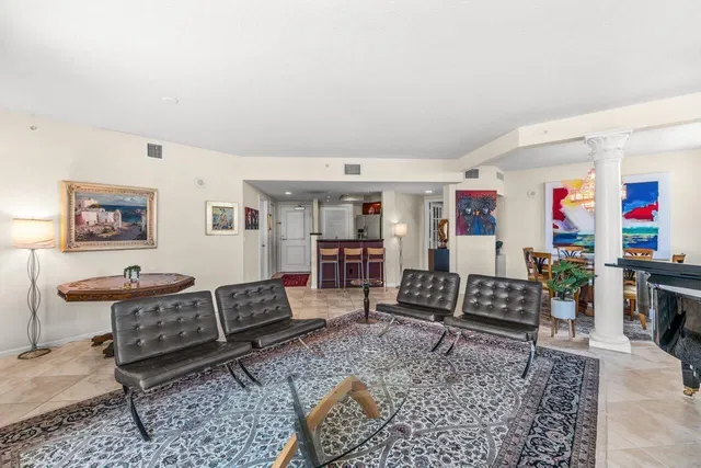 The Metropolitan Unit 604 photo 6