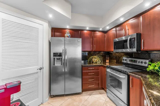 The Metropolitan Unit 604 photo 12